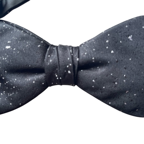 HUGO BOSS Pre tied 100% Silk Bow Tie - Picture 3 of 3